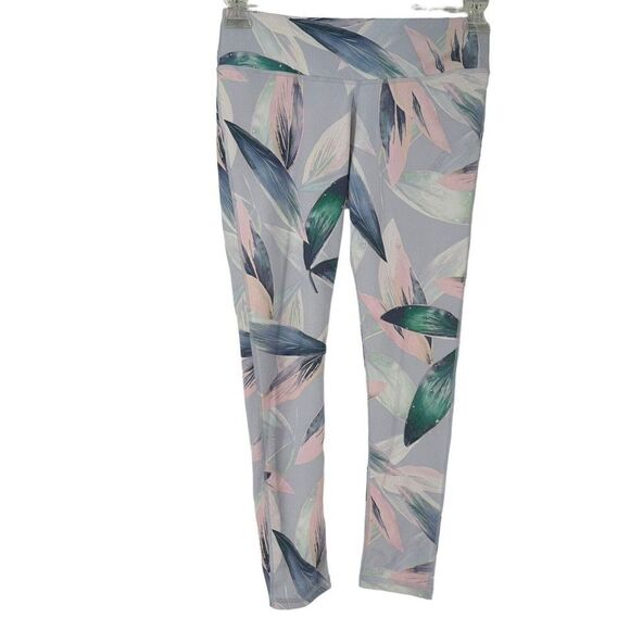 Fabletics Leggings Size S Mid Rise Crop Leaf Print Active Wear Athleisure Casual - Picture 2 of 8